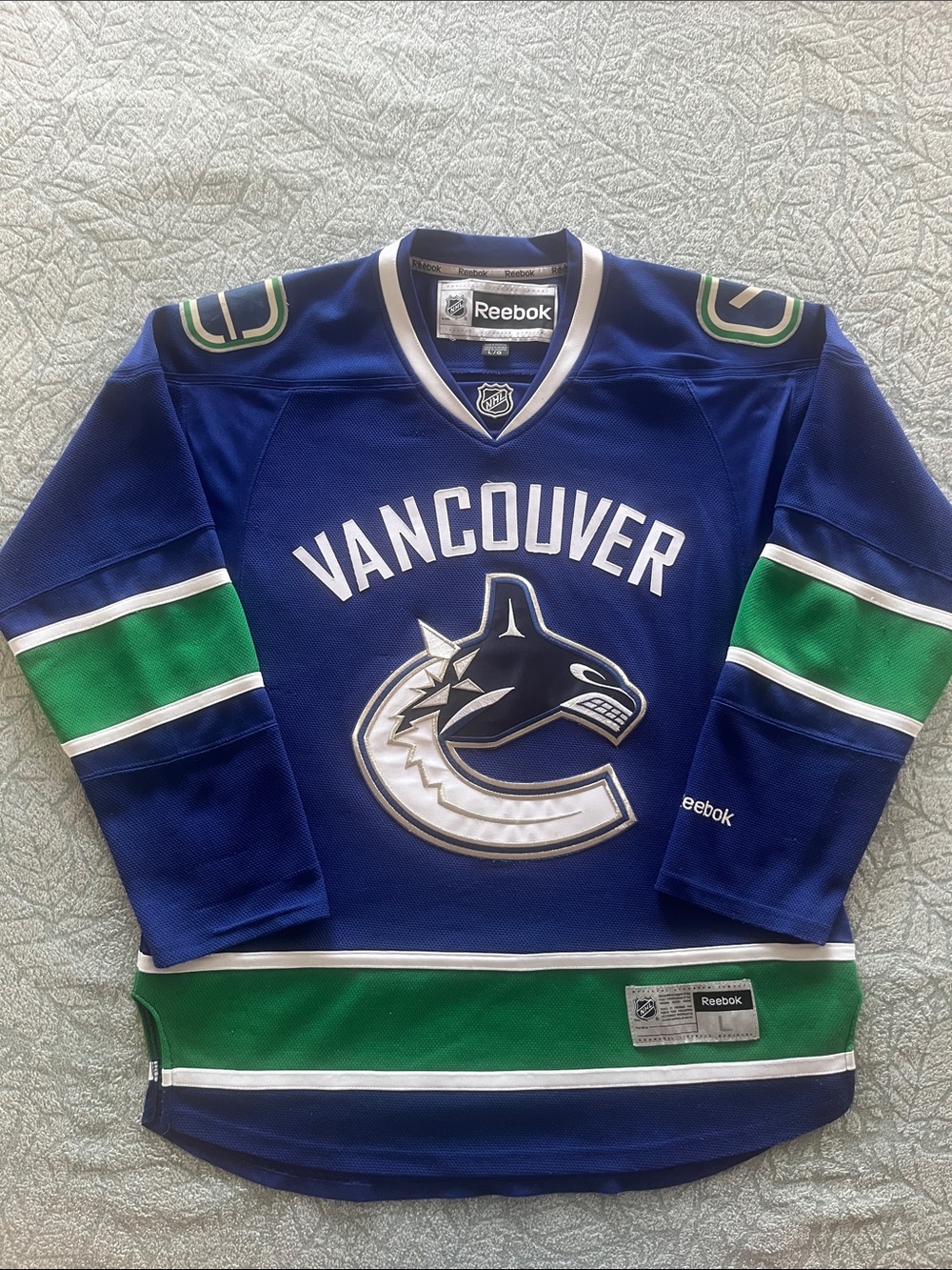 Reebok Vancouver Canucks Blue and Green Hockey Jersey
Size Large